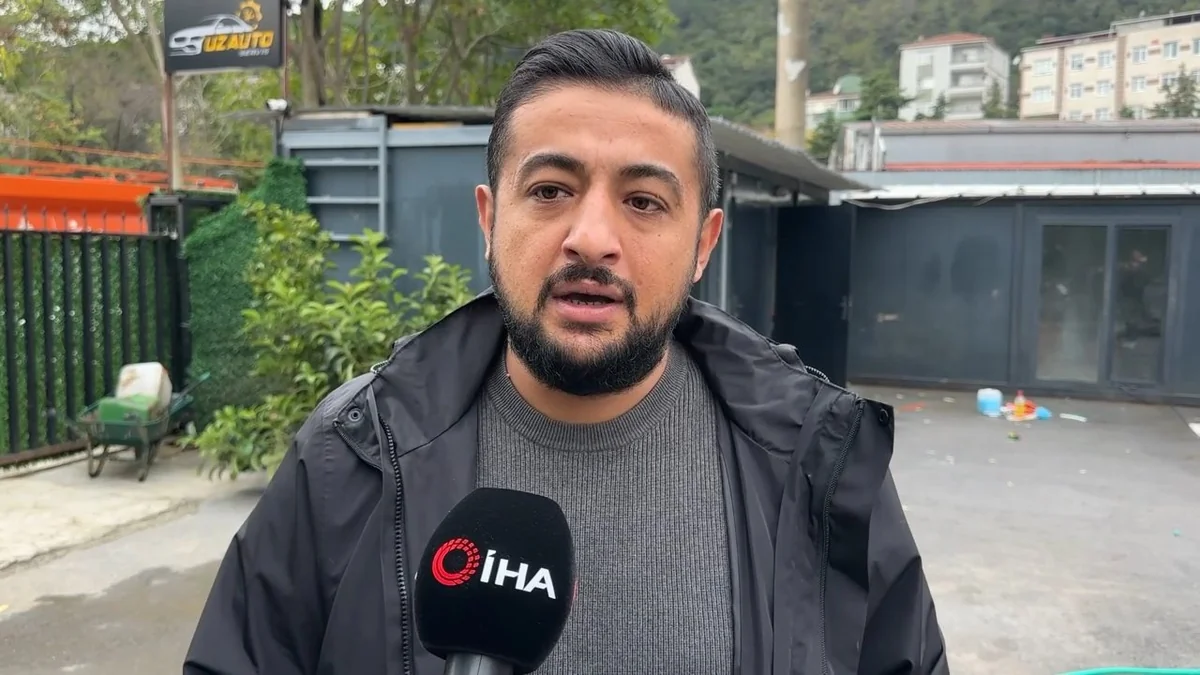 Felaketin ortasında nefes kesen anlar! Suya daldı, mahsur kalan sürücüyü böyle çıkardı