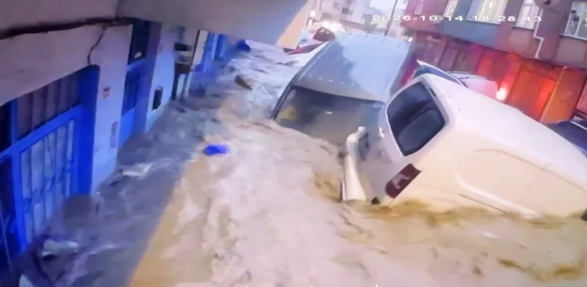 Felaketin yeni görüntüleri ortaya çıktı! Aracını tutmak isterken canından oluyordu