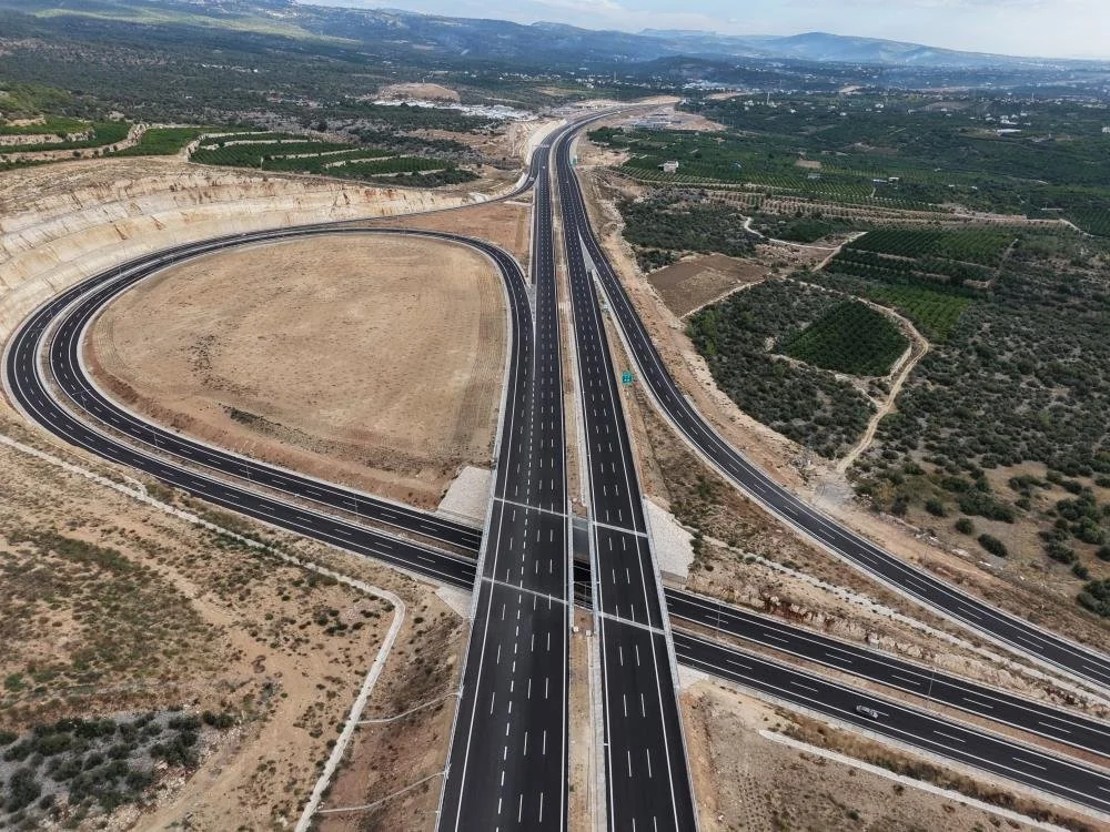 Otoyol gece yarısı ulaşıma açıldı! Saatler süren yol 18 dakikaya düştü