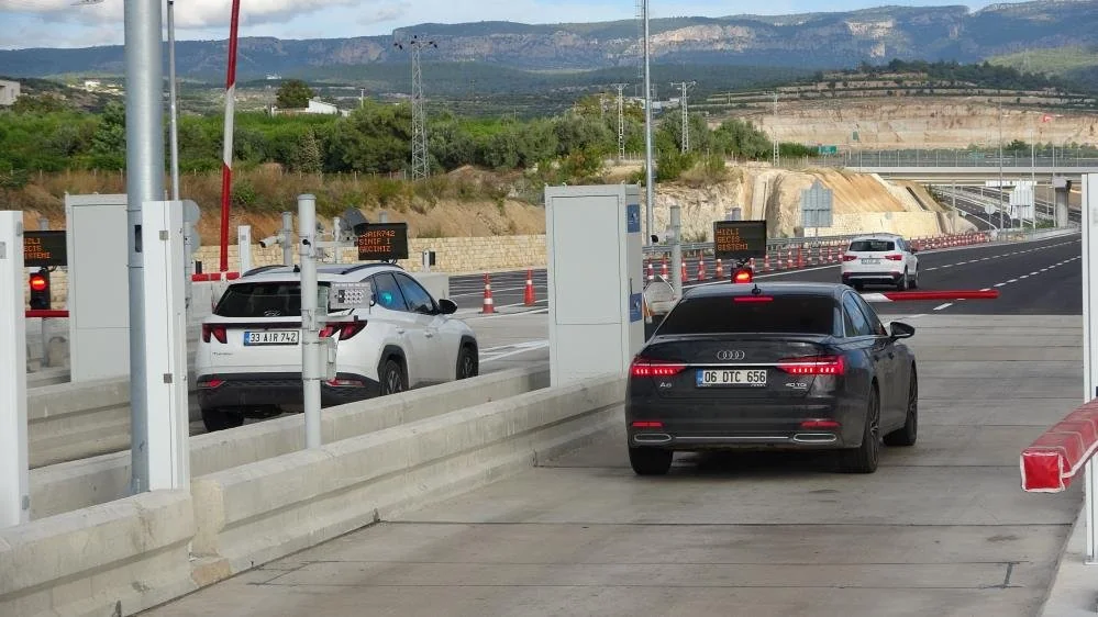 Otoyol gece yarısı ulaşıma açıldı! Saatler süren yol 18 dakikaya düştü