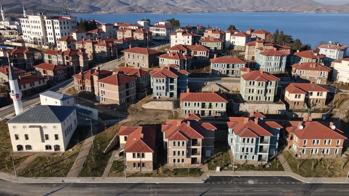 Rus basınından asrın inşa seferberliğine övgü yağmuru: Saatte 23, günde 550 konut