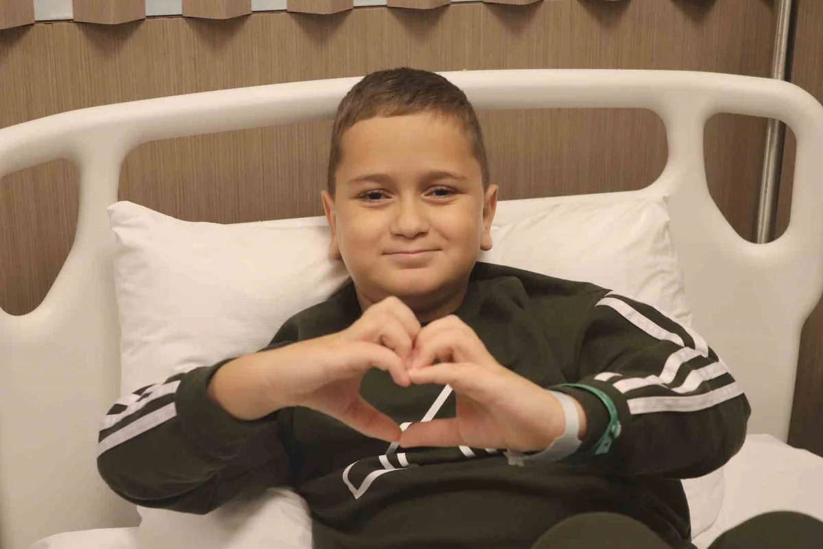 11 yaşındaki Ömer Asaf, kadavradan ikinci kez böbrek nakli oldu.
