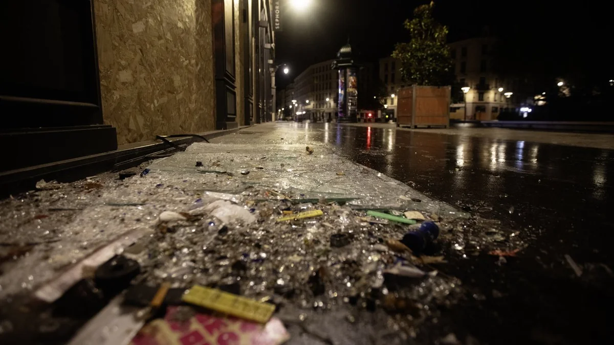 Fransa protestolara karşı 'ordu' kartını açıyor! Askerler göreve hazırlanıyor