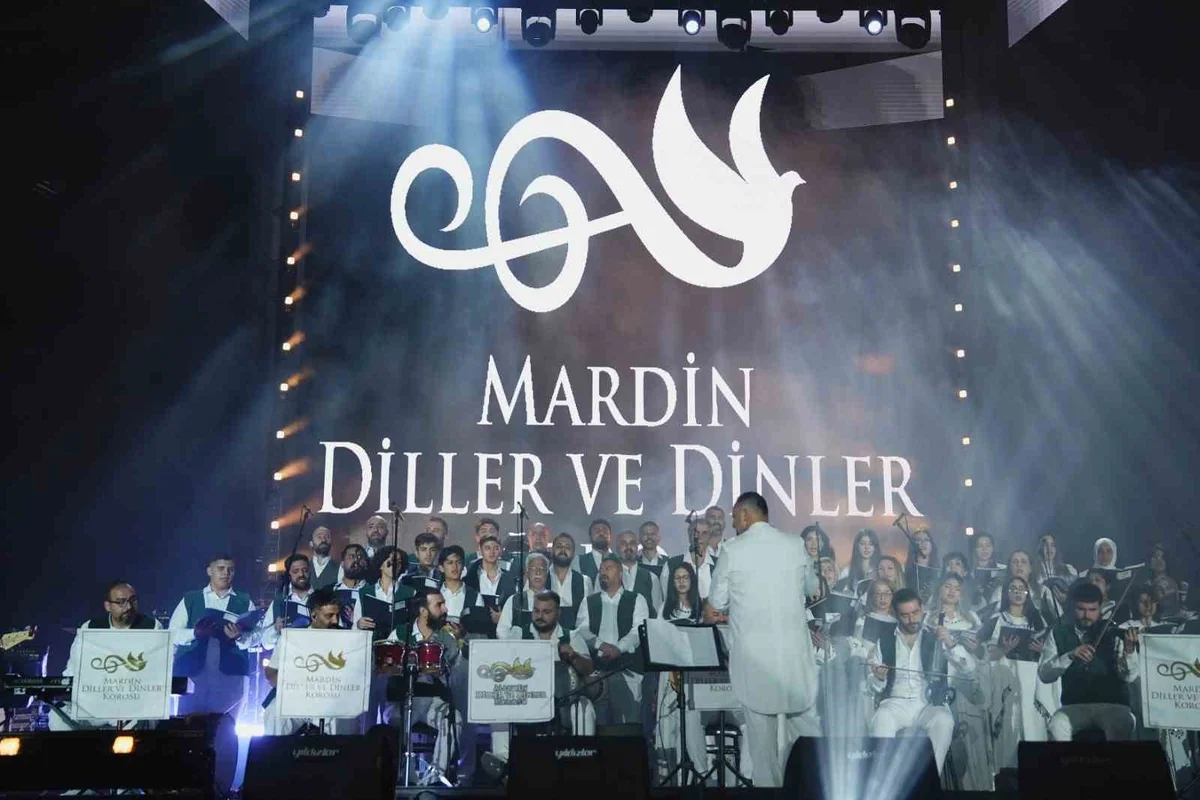Mardin Diller ve Dinler Korosu Kültür Yolu Festivali'nin üçüncü gününde sahne aldı