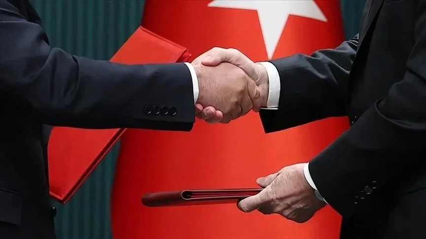 Milletvekilleri ayrıca, parlamentonun 2020 yılında Türkiye ile ilişkiler ve ticari süreçlere yönelik aldığı boykot kararını da oy çokluğuyla feshettiğini duyurdu.