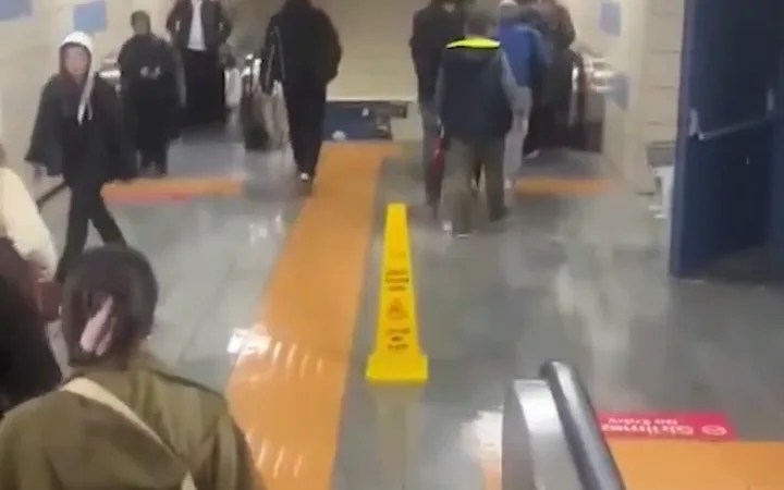 AFAD ve Meteoroloji Uyarmıştı: İstanbul Genelinde Etkili Olumsuz Hava Koşulları Yolları Göle Çevirdi!