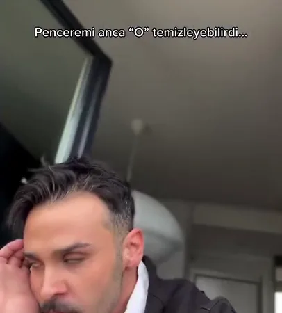 Ogün Alibaş Evcil Martısının Kirlettiği Pencere Önünü Kadir Ezildi'ye Temizletti